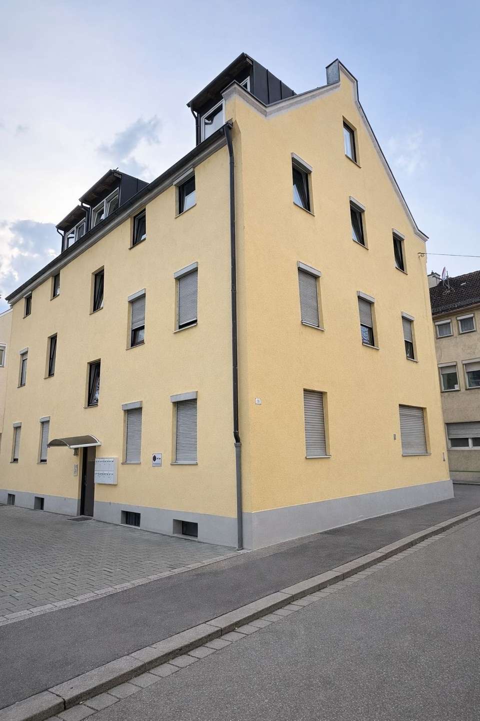 FRISCH modernisierte 3-Zimmer-Kapitalanlage in Augsburg-Oberhausen – Bild 1 von 5